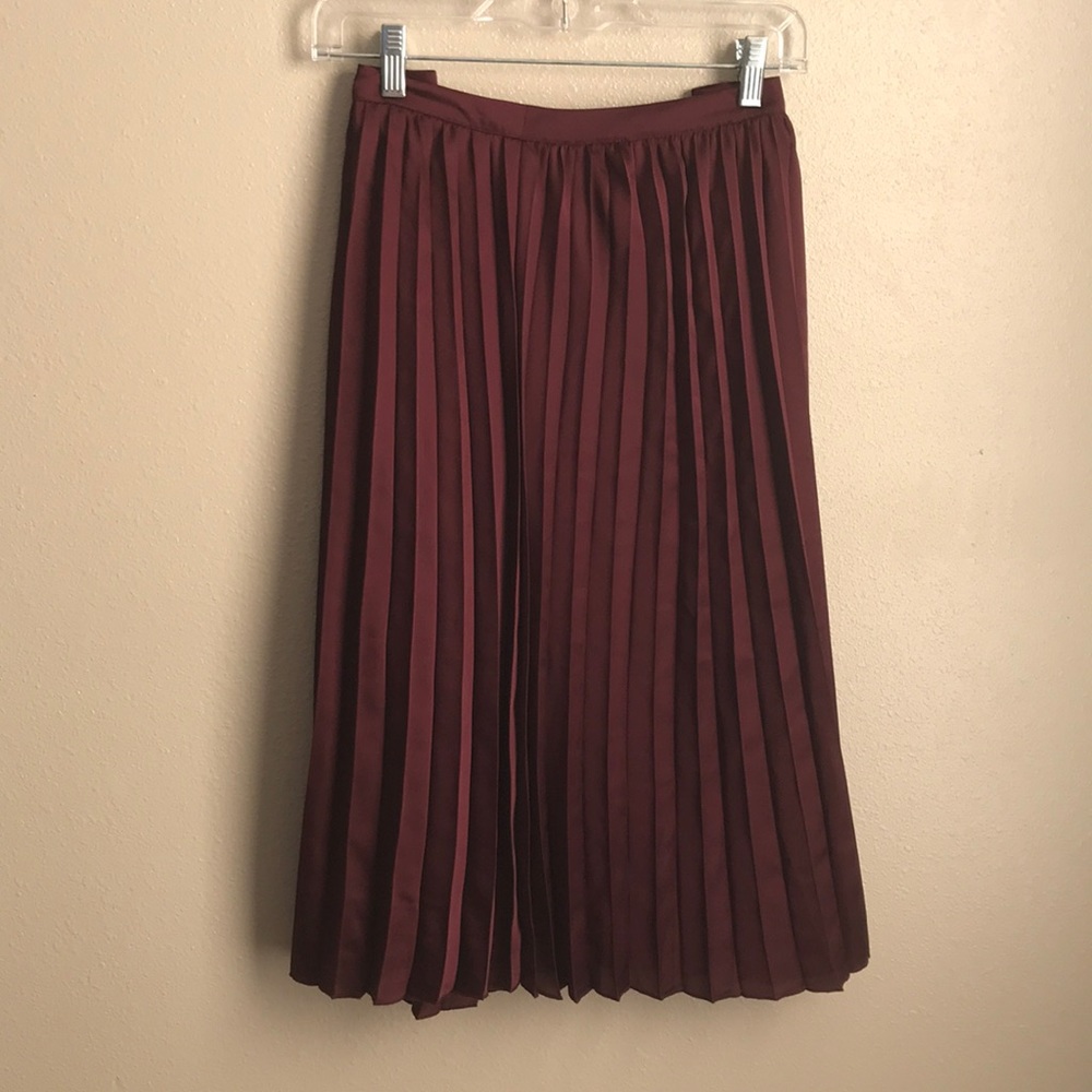 Wine pleated skirt